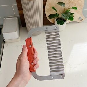 • crinkle fry cutter •